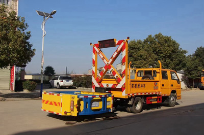 江鈴藍牌防撞緩沖車 守護西藏高速公路安全的重要防線